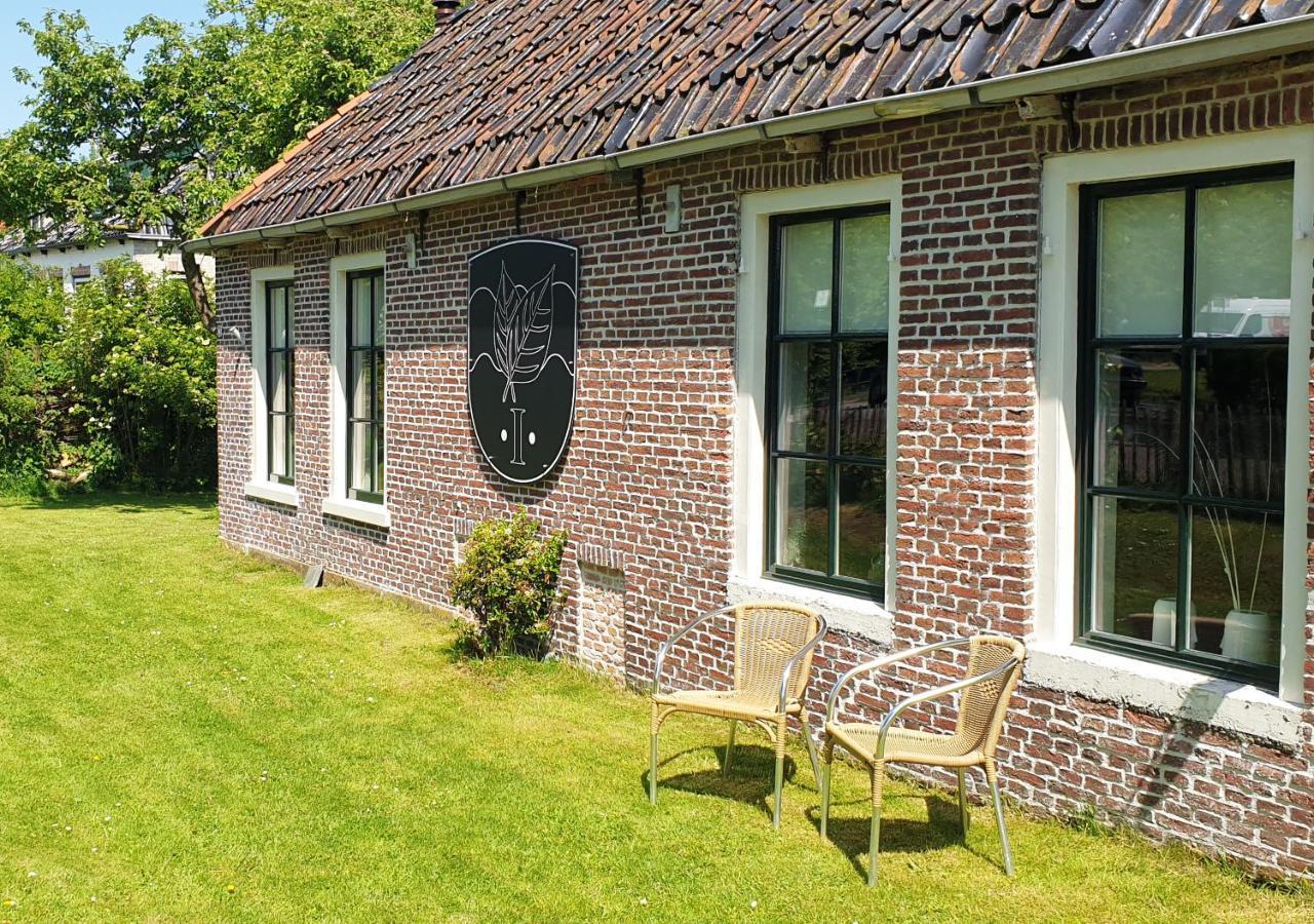 Fakansjehus Sfeervol Met Fijne Tuin Jirnsum Exteriör bild